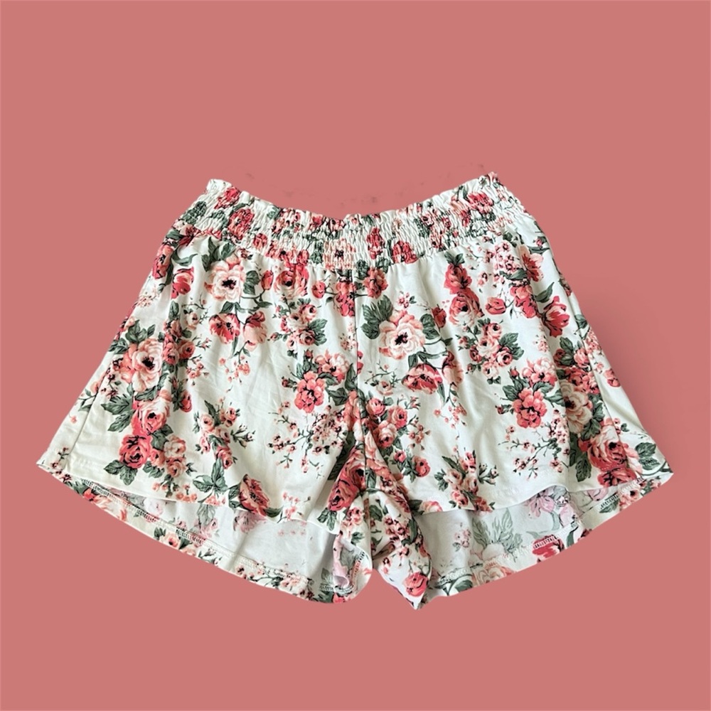 ⚪️NO COMMENT: Junior girl L, cream w/multicolor floral print stretchy shorts⚪️